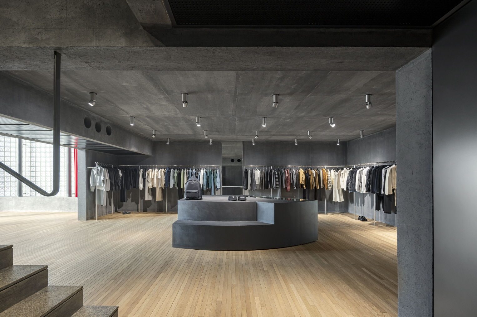 패션·건축·감성 묶은 새로운 공간 ‘우영미 이태원’ 베일 벗는다 639-Image